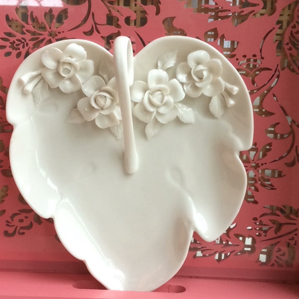 Antique Reflections ivory ceramic candy-trinket